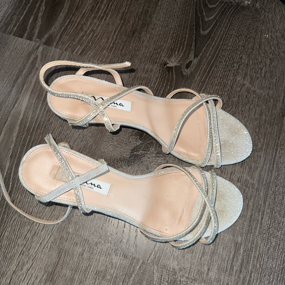 Nima silver glitter heals